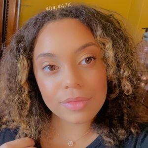 Meet your Posher, Yeny